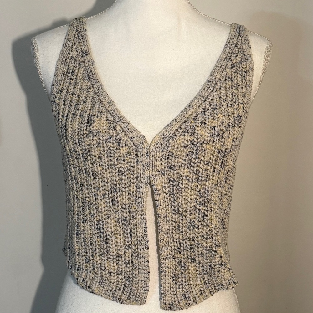American Eagle Bouclé Knit Crop Vest Sweater Top — Size Large L